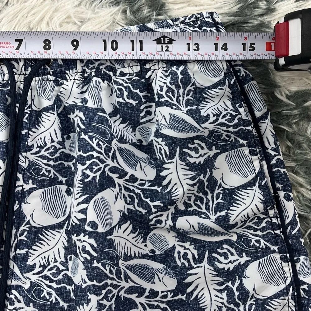 Nautica Men’s Sustainably Crafted 6” Seashell Print Swim Trunks Sz M Blue White